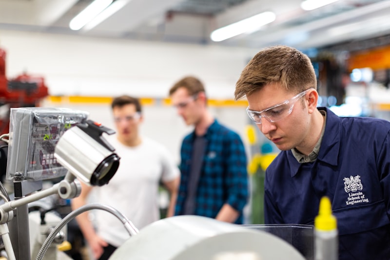 某五轴数控加工中心与精密刀具企业:打通“地缘产业+大模型选型”高客单转化